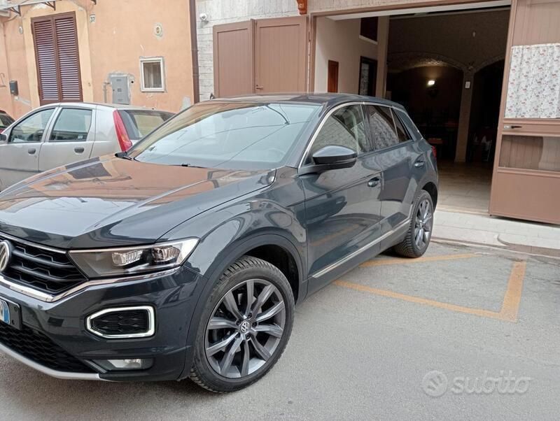 Usata VW T-Roc 150 CV (110 kW) 2019 Grigio SUV