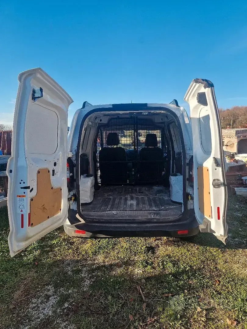 Usata Ford Courier 101 CV (74 kW) 2019 Bianco Monovolume
