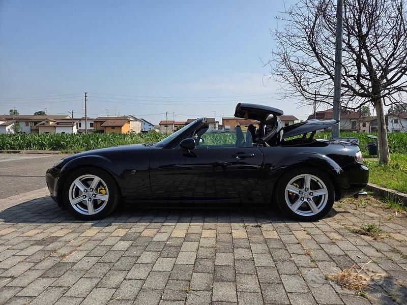 Usata Mazda MX5 126 CV (92 kW) 2022 Nero Cabrio