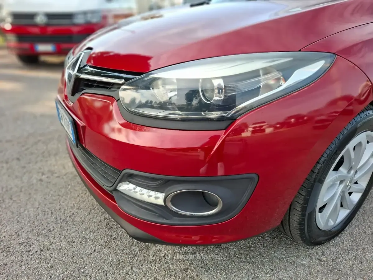 Usata Renault Mégane III LIMITED 95 CV (69 kW) 2014 Viola Berlina