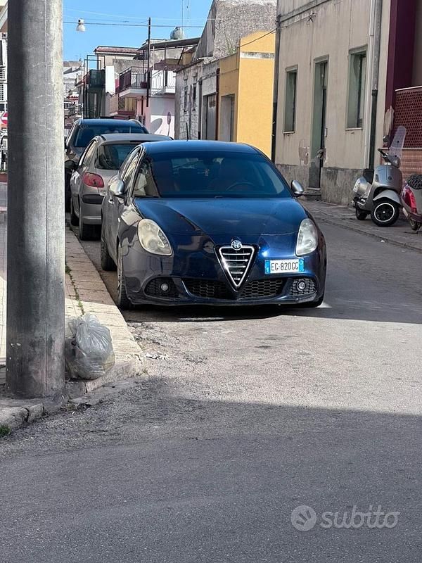 Usata Alfa Romeo Giulietta 140 CV (102 kW) 2011 Blu Utilitaria