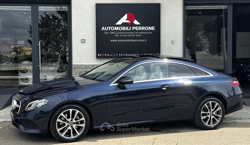 Usata Mercedes E220 194 CV (142 kW) 2018 Blu Coupé