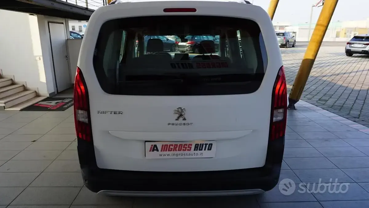 Usata Peugeot Rifter Active 102 CV (75 kW) 2020 Bianco Monovolume