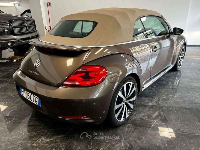 Usata VW Beetle Cabriolet Sport 160 CV (117 kW) 2014 Marrone Cabrio