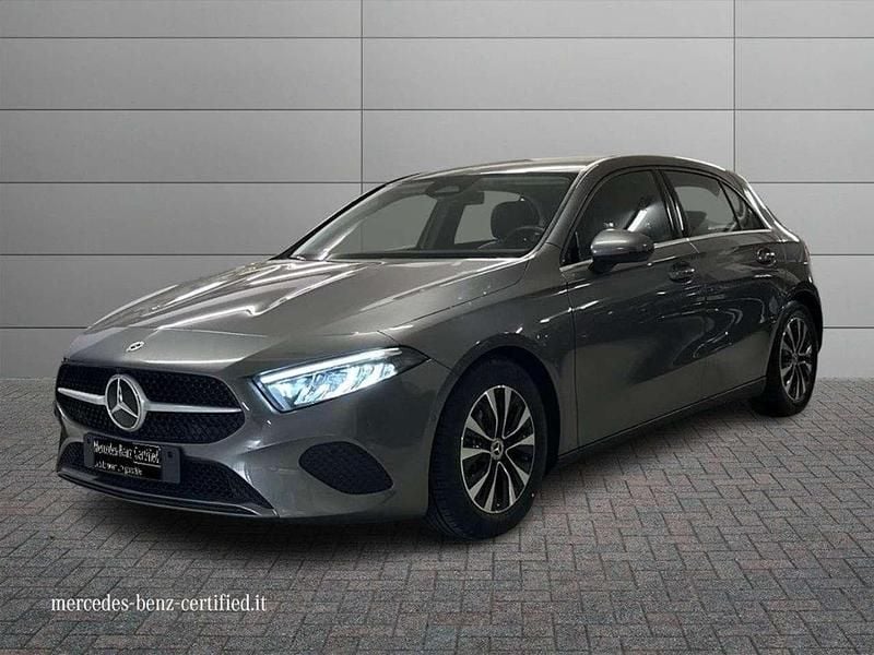 Grigio scuro Usata 2025 Mercedes A180 Advanced Berlina | 31.900 € (Buon prezzo) - Immagine 1/4