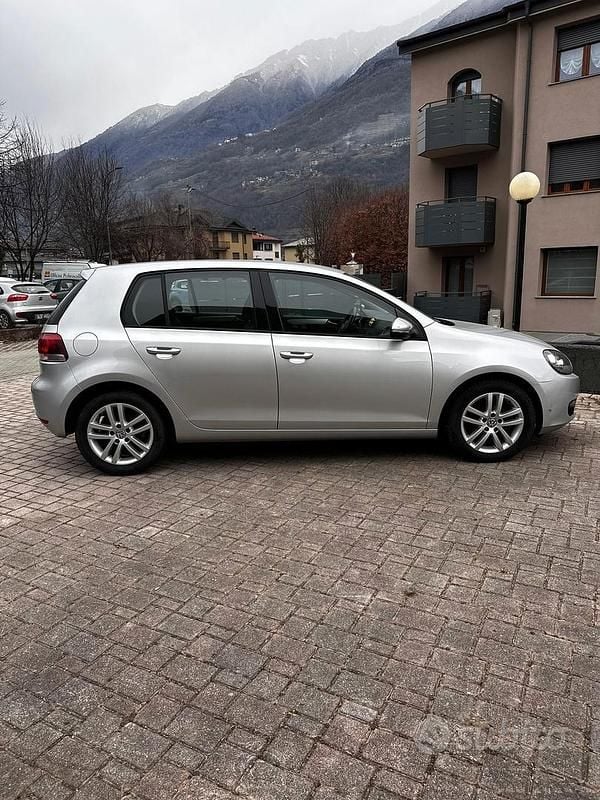 Usata VW Golf VI Comfortline 105 CV (77 kW) 2011 Grigio Utilitaria