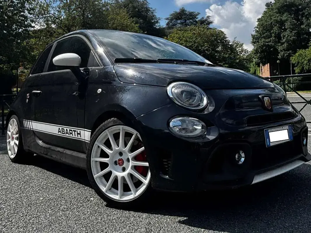 Usata Abarth 695 Esseesse 179 CV (131 kW) 2022 Nero Utilitaria