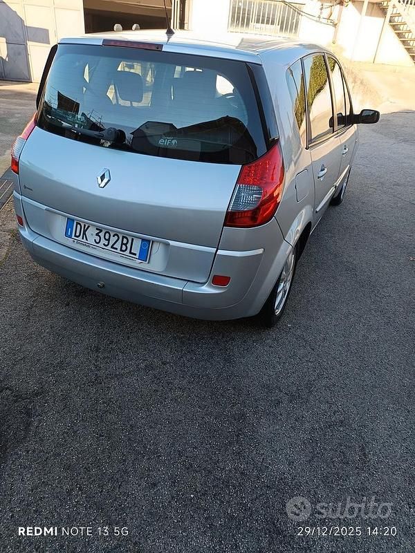 Usata Renault Scénic II Dynamique 106 CV (77 kW) 2007 Grigio Monovolume