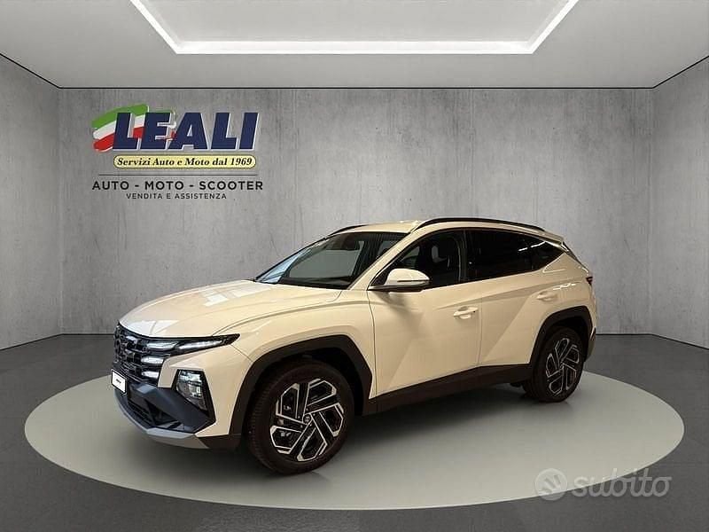 Bianco Nuova 2025 Hyundai Tucson SUV | 36.400 € (Buon prezzo) - Immagine 1/4