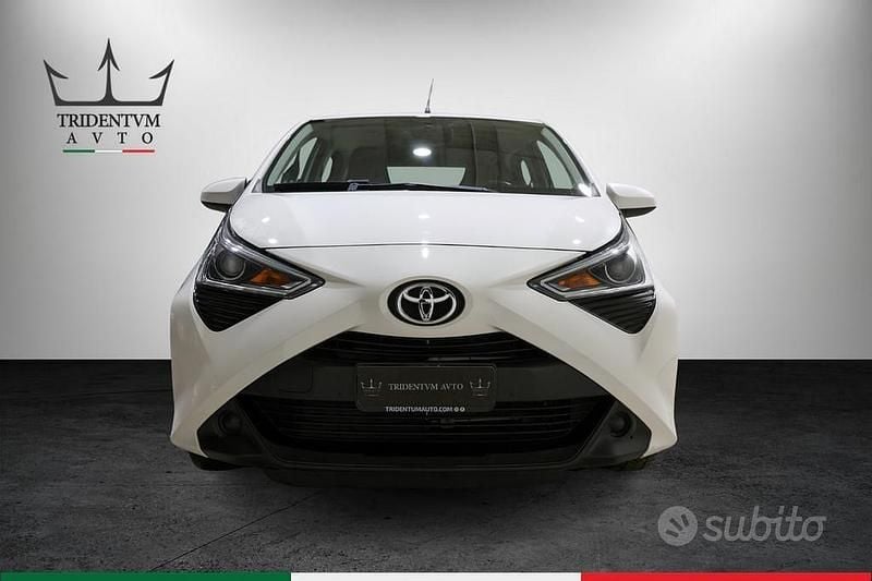 Usata Toyota Aygo X-play 72 CV (52 kW) 2021 Bianco Utilitaria