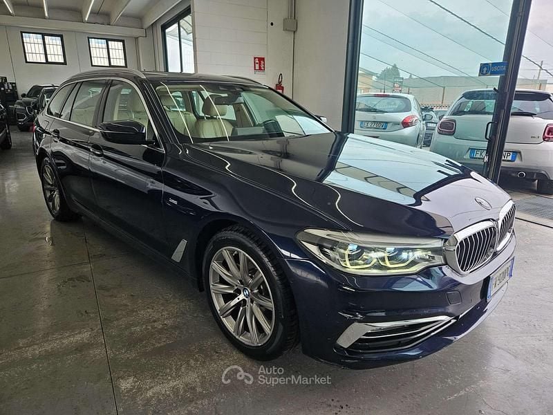 Usata BMW 520 Luxury Line 190 CV (139 kW) 2019 Blu notte Station wagon