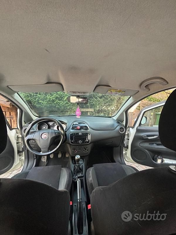 Usata Fiat Punto Easy 77 CV (56 kW) 2013 Bianco Utilitaria