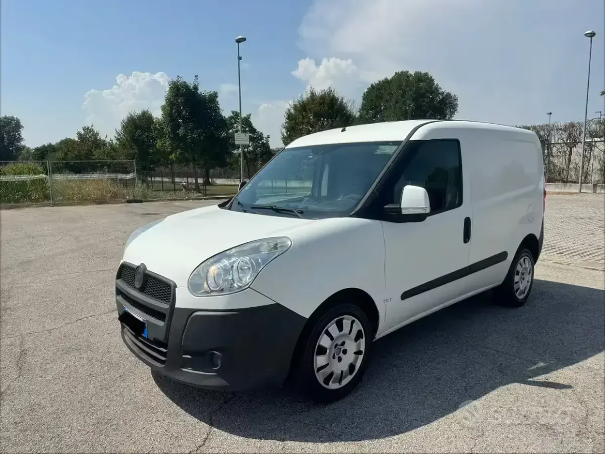 Usata Fiat Doblò 120 CV (88 kW) 2011 Monovolume