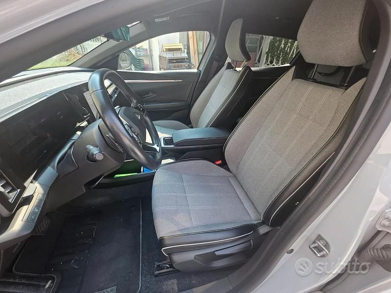 Grigio Usata 2024 Renault Megane E-Tech Tre volumi | 26.000 € (Buon prezzo) - Immagine 1/4