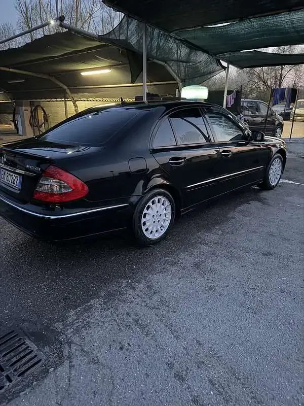 Usata Mercedes E220 Avantgarde 170 CV (125 kW) 2006 Berlina