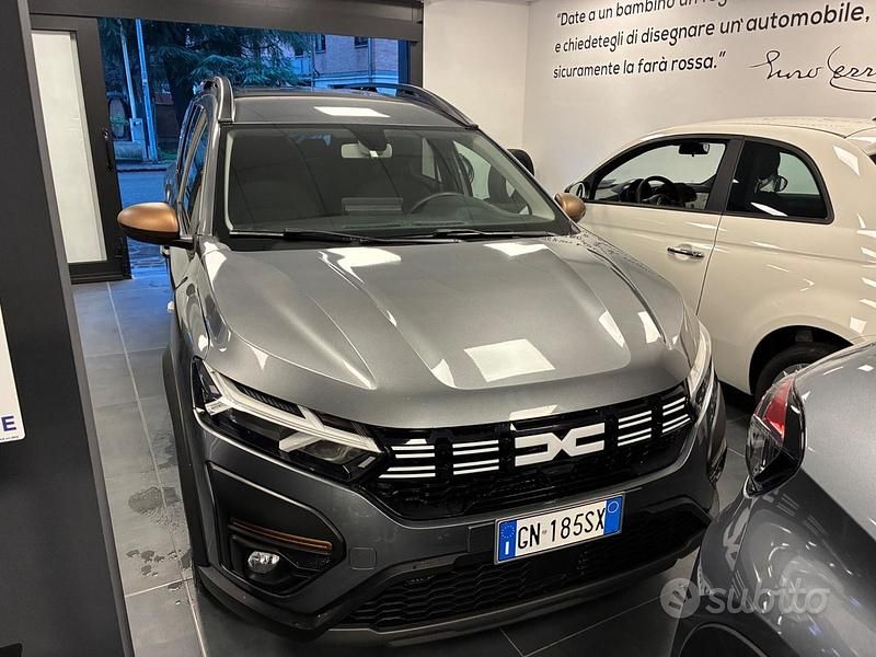 Usata Dacia Jogger Extreme 101 CV (74 kW) 2023 Grigio Monovolume
