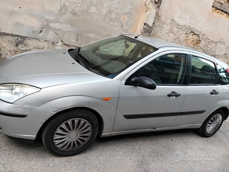 Usata Ford Focus 100 CV (73 kW) 2002 Grigio Berlina