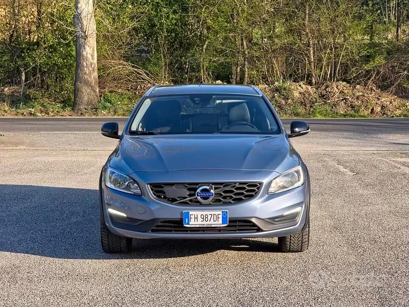 Usata Volvo V60 CC Summum 150 CV (110 kW) 2017 Grigio Station wagon