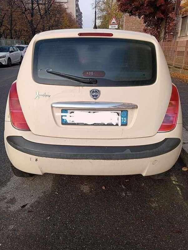 Usata Lancia Ypsilon 60 CV (44 kW) 2003 Beige Utilitaria