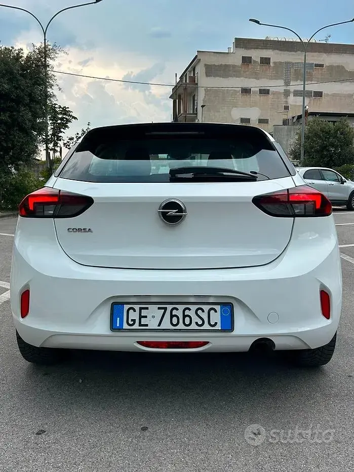 Usata Opel Corsa Elegance 102 CV (75 kW) 2021 Bianco Utilitaria