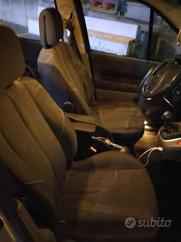 Usata Renault Scénic II 130 CV (95 kW) 2006 Grigio Monovolume