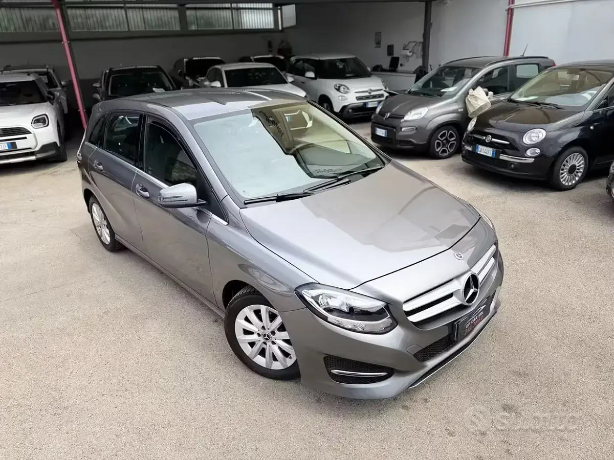 Usata Mercedes B180 109 CV (80 kW) 2018 Grigio Utilitaria