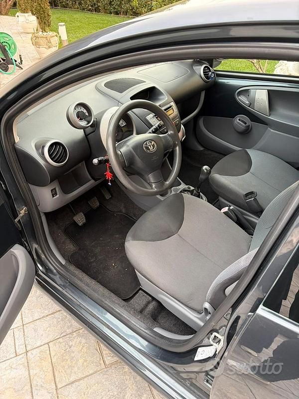 Occasion Toyota Aygo 68 ch (50 kW) 2006 Noir Citadine