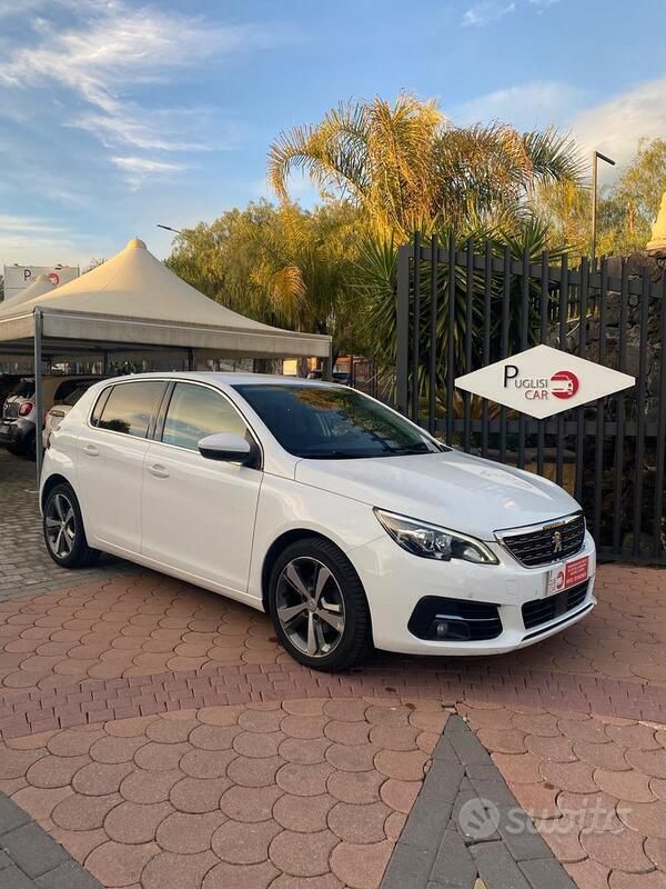 Bianco Usata 2018 Peugeot 308 Allure Tre volumi | 11.990 € (Buon prezzo) - Immagine 1/4
