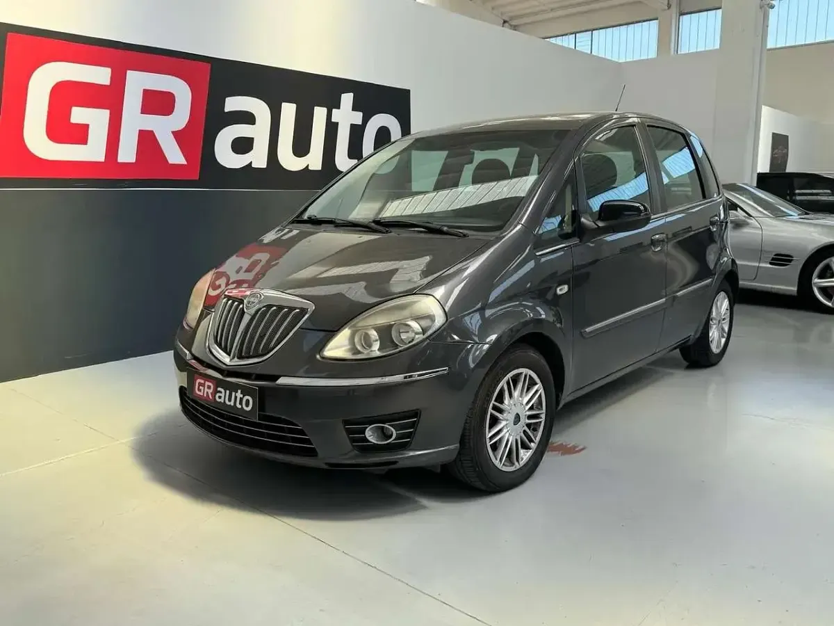 Usata Lancia Musa 95 CV (69 kW) 2011 Grigio Monovolume