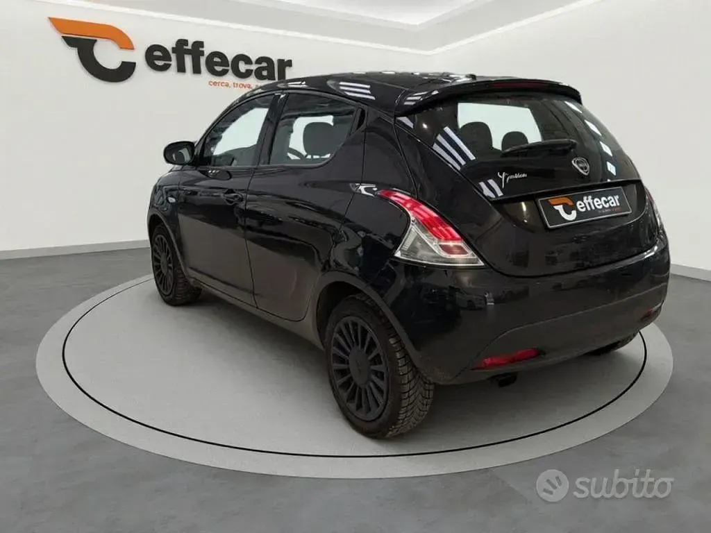Usata Lancia Ypsilon 69 CV (50 kW) 2015 Nero Utilitaria