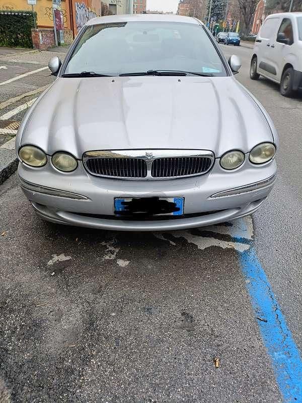Usata Jaguar X-type 196 CV (144 kW) 2002 Argento Berlina