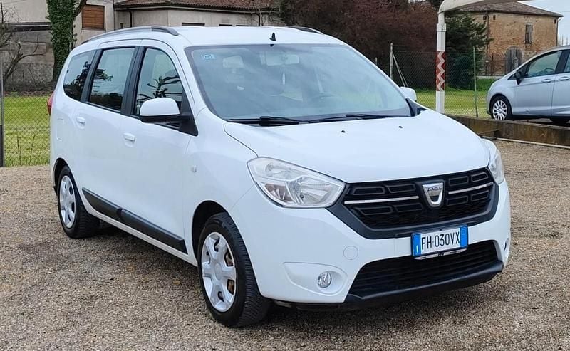 Usata Dacia Lodgy Lauréate 101 CV (74 kW) 2017 Argento Monovolume