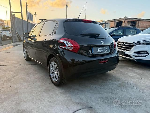 Usata Peugeot 208 Allure 68 CV (50 kW) 2015 Nero Utilitaria
