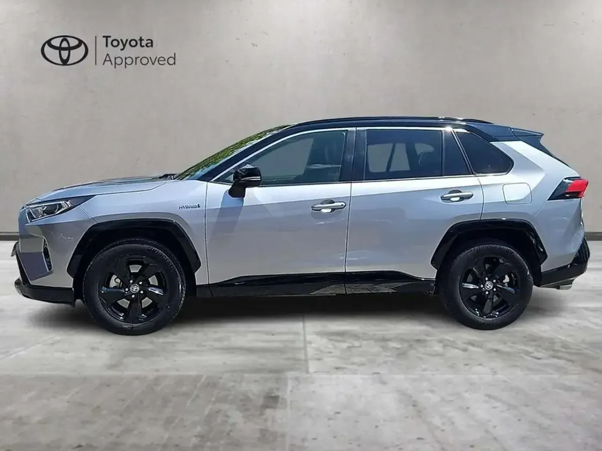 Usata Toyota RAV4 Hybrid Style 218 CV (160 kW) 2021 Argento SUV