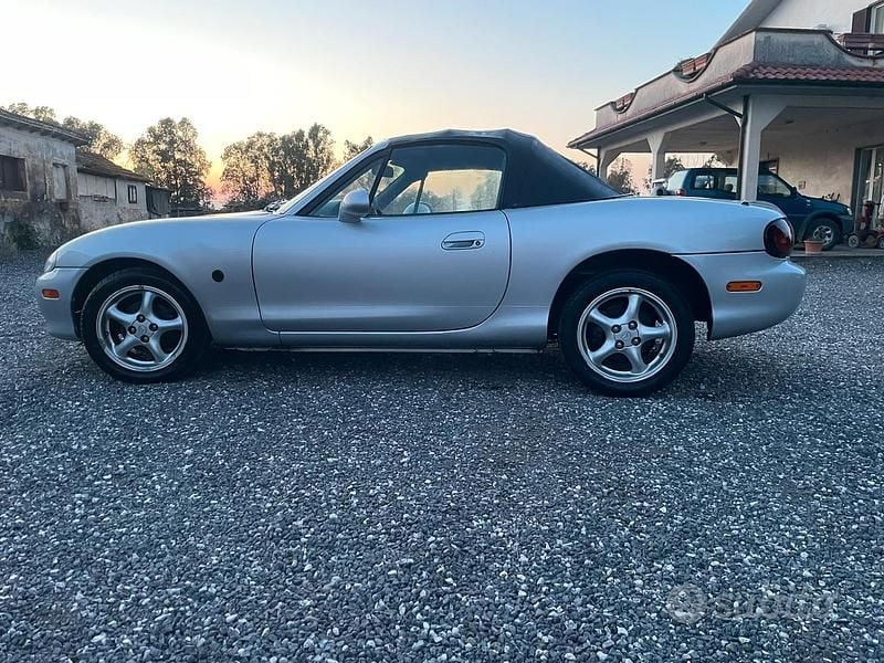 Usata Mazda MX5 110 CV (80 kW) 2002 Cabrio