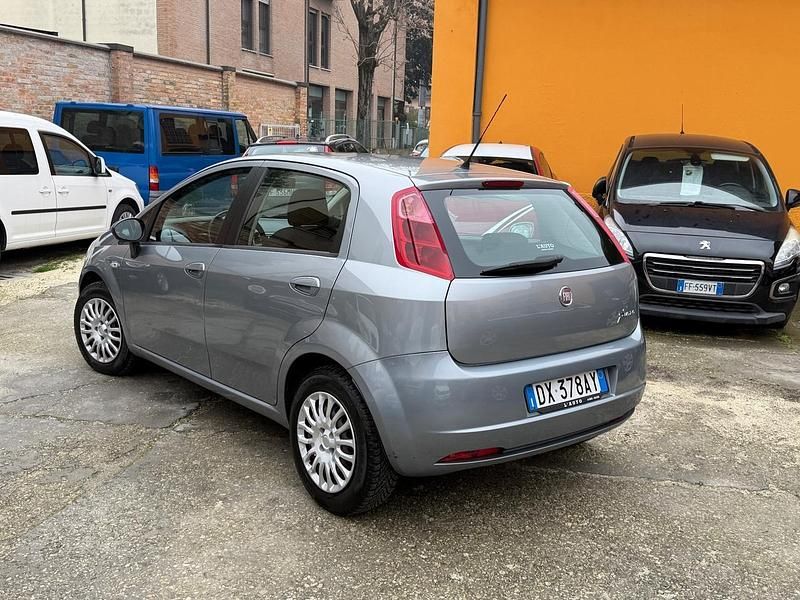Usata Fiat Grande Punto Dynamic 75 CV (55 kW) 2008 Grigio Utilitaria