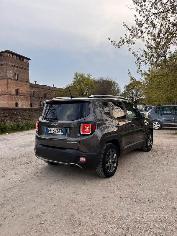 Usata Jeep Renegade 120 CV (88 kW) 2015 Grigio SUV