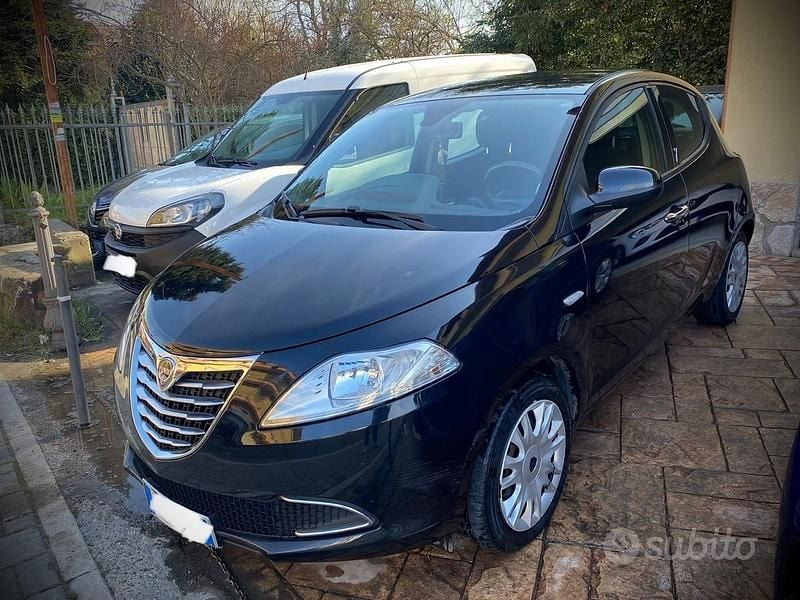 Usata Lancia Ypsilon Gold 69 CV (50 kW) 2013 Nero Utilitaria