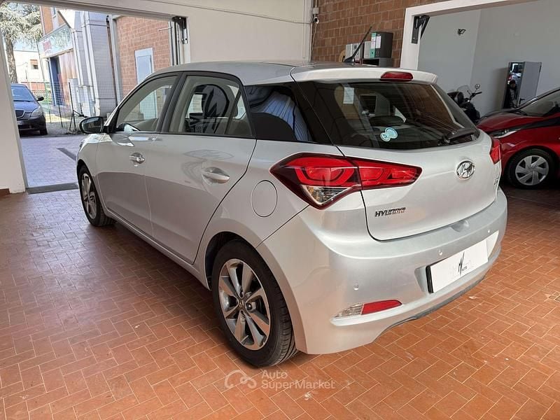 Usata Hyundai i20 Style 84 CV (61 kW) 2016 Argento Utilitaria