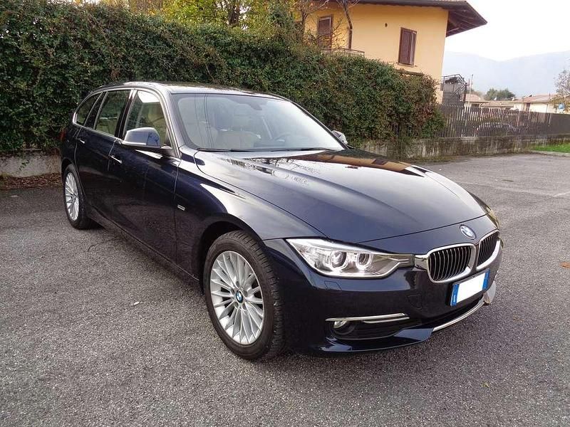 Usata BMW 320 Luxury Line 184 CV (135 kW) 2013 Blu/azzurro Station wagon