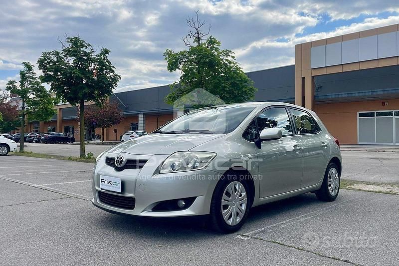 Usata Toyota Auris 101 CV (74 kW) 2009 Grigio Utilitaria