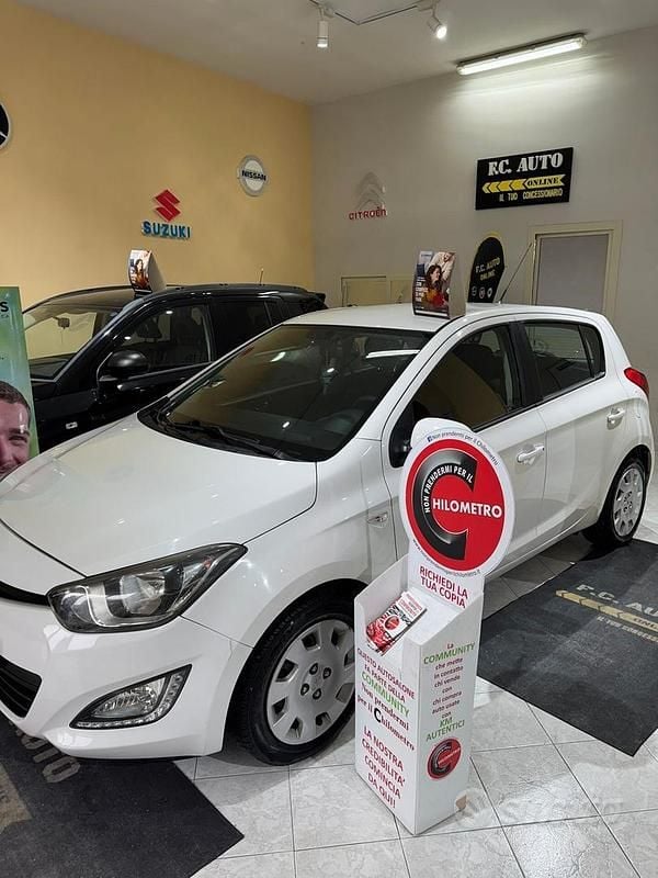 Usata Hyundai i20 Style 74 CV (54 kW) 2015 Bianco Berlina