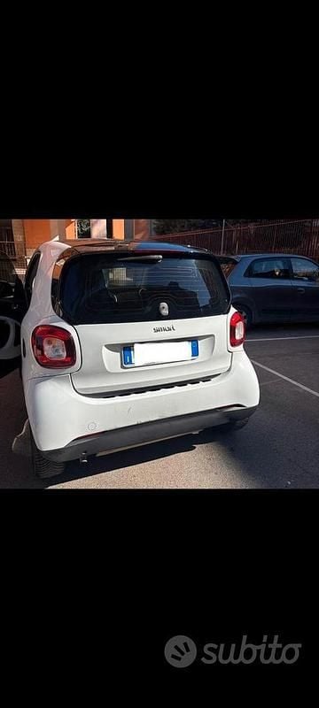Usata Smart ForFour 72 CV (52 kW) 2016 Bianco Utilitaria