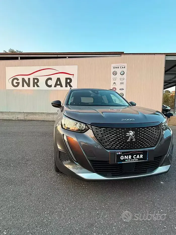 Usata Peugeot 2008 Allure 110 CV (80 kW) 2022 Grigio SUV