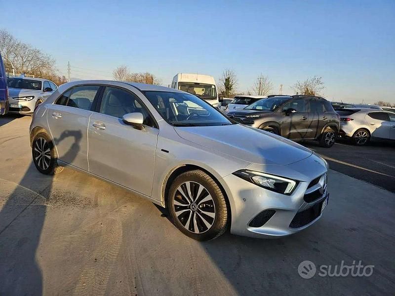 Usata Mercedes A250 Business 160 CV (117 kW) 2020 Argento Berlina