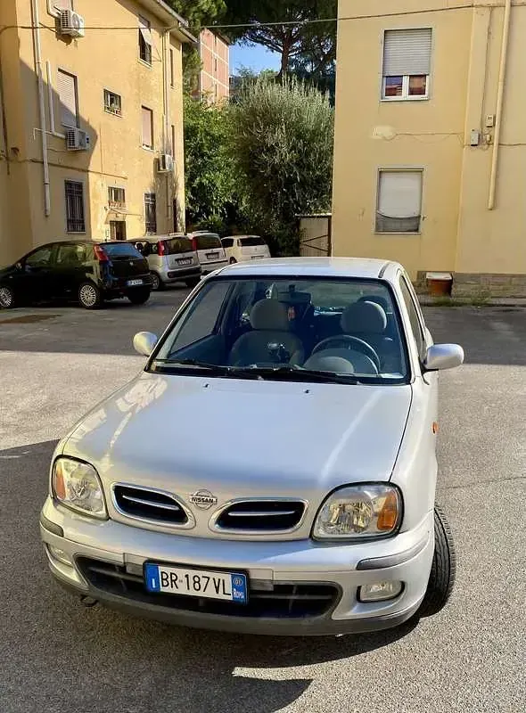 Usata Nissan Micra 82 CV (60 kW) 2001 Grigio Utilitaria