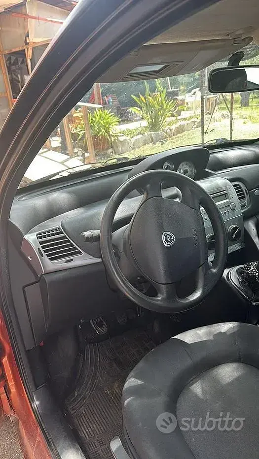 Usata Lancia Ypsilon 69 CV (50 kW) 2006 Marrone Utilitaria