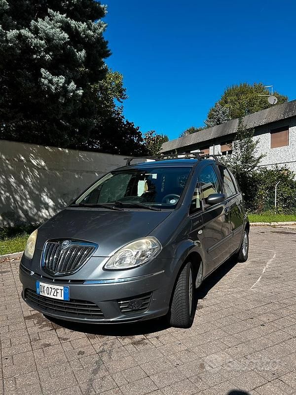 Grigio Usata 2009 Lancia Musa Monovolume | 2100 € (Ottimo prezzo) - Immagine 1/4