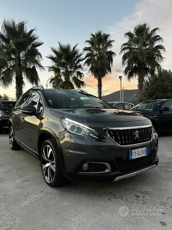 Grigio Usata 2019 Peugeot 2008 GT-line SUV | 9900 € (Super prezzo) - Immagine 1/4
