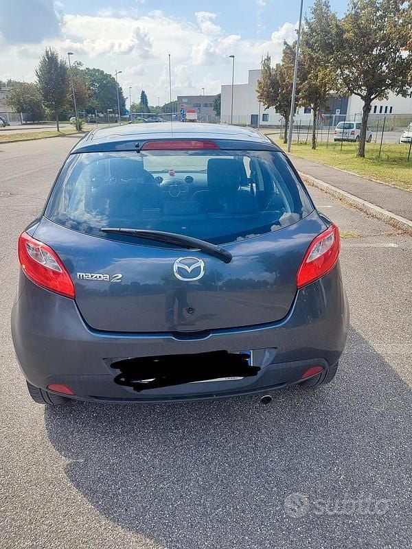 Usata Mazda 2 75 CV (55 kW) 2009 Blu Berlina